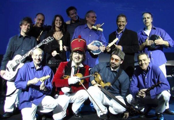 Grégoire Dune avec sont groupe « Les Disjonc'Tés » après un concert « Batucada des Disjonc'Tés »