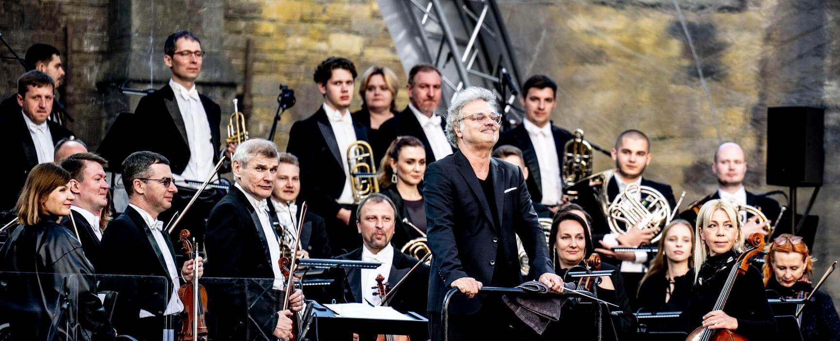 Grégoire Dune en tant que chef d'orchestre avec l'orchestre national ukrainien